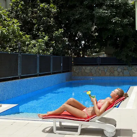 Apartmanhotel Royalisa 3*